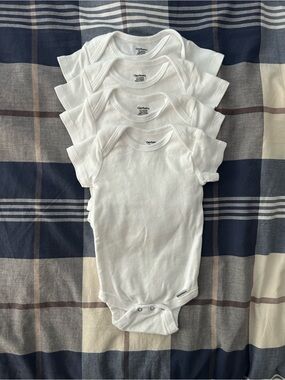 Gerber White Short-Sleeve Baby Bodysuit One-Piece (4 pack)